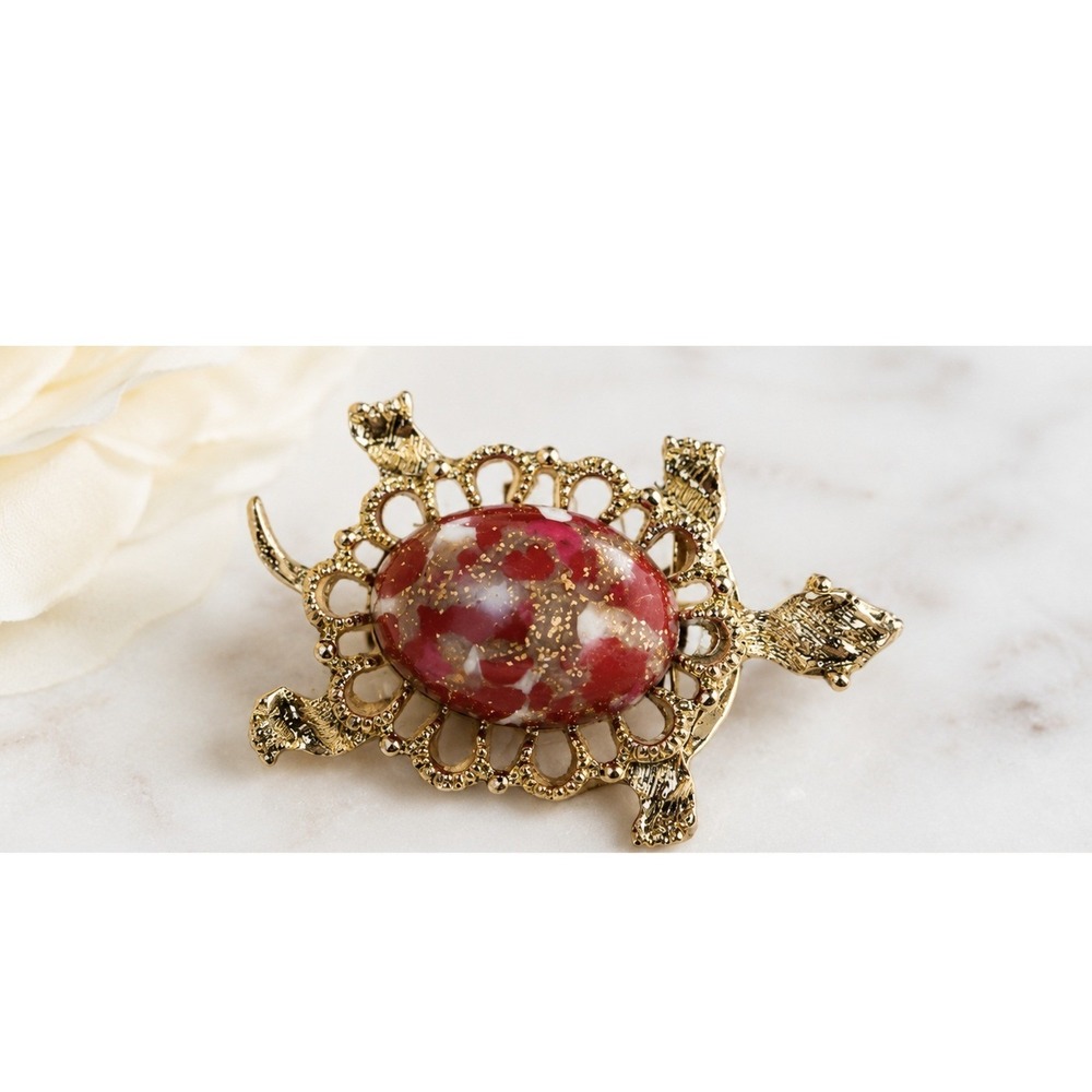 Gerry's Turtle Brooch‎ Gold Tone Red Lucite Cabochon Tortoise Vintage Pin